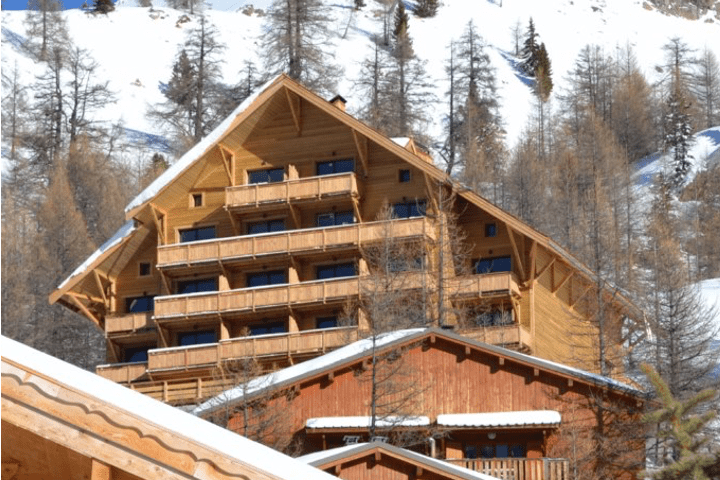 UBIQ – EXTENSION ET RÉHABILITATION D’UN HÔTEL DE MONTAGNE